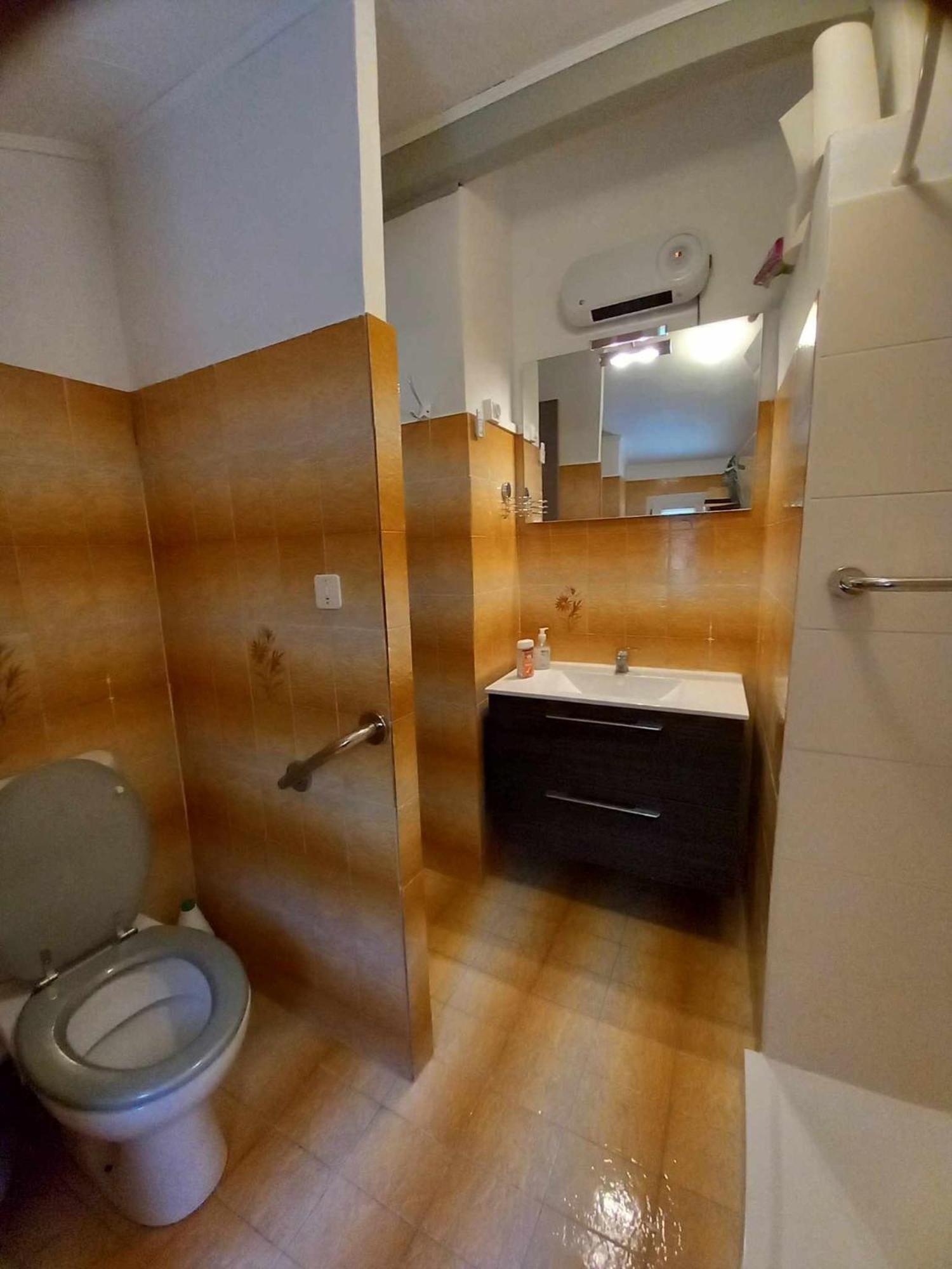 Chambre D Hote Les Heures Claires Истр Екстериор снимка